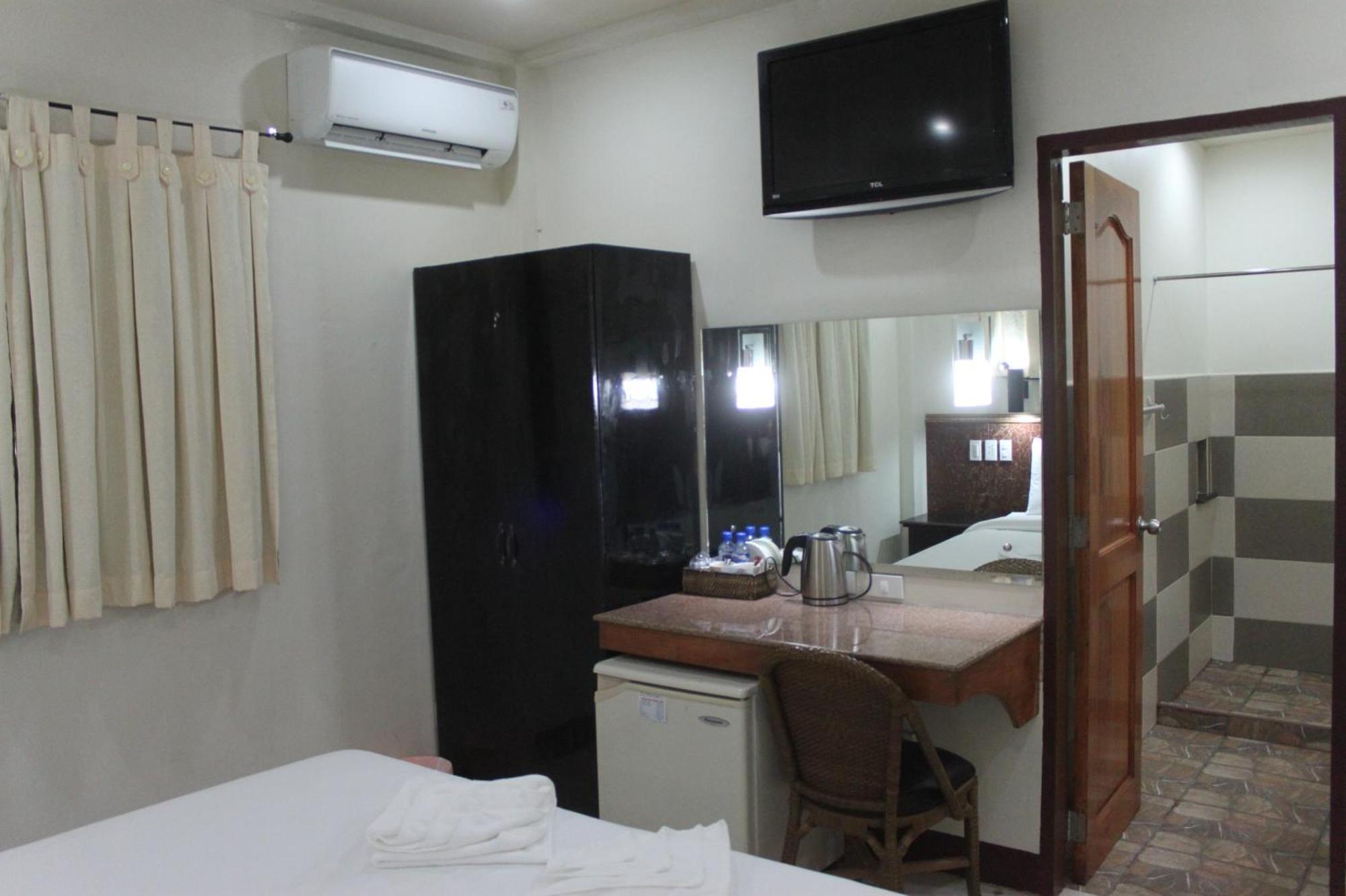 Lost Horizon Beach Dive Resort Bohol Bagian luar foto